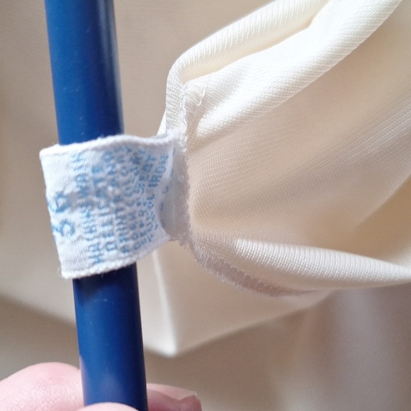 Vintage Vanity Fair Elegant Cream Lace Trim Slip - Picture 7 of 7